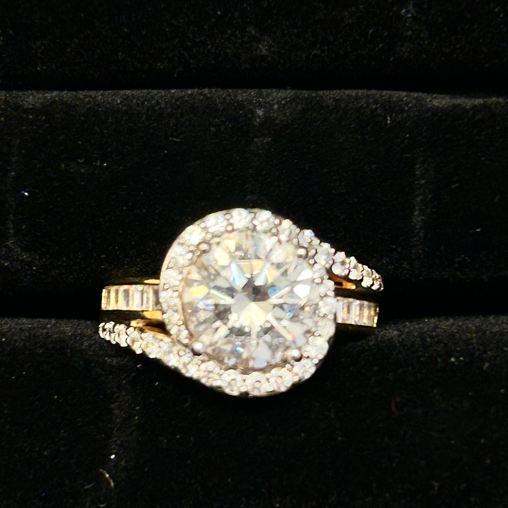 Elegant Gold and Silver Women's Ring